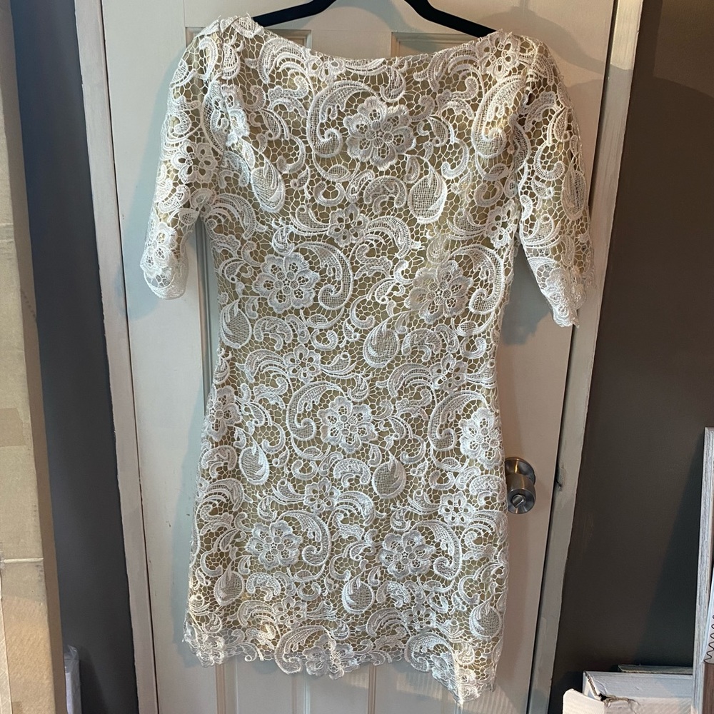 COURAGE.b NWT lace detail dress. Size M.
